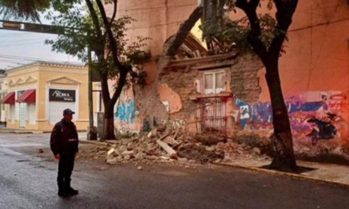 Fuertes lluvias provocan colapso de estructura de un edificio en Toluca