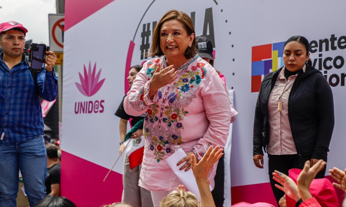 Foto: Miguel Martinez/ Xóchitl Gálvez en Marea Rosa frente al INE