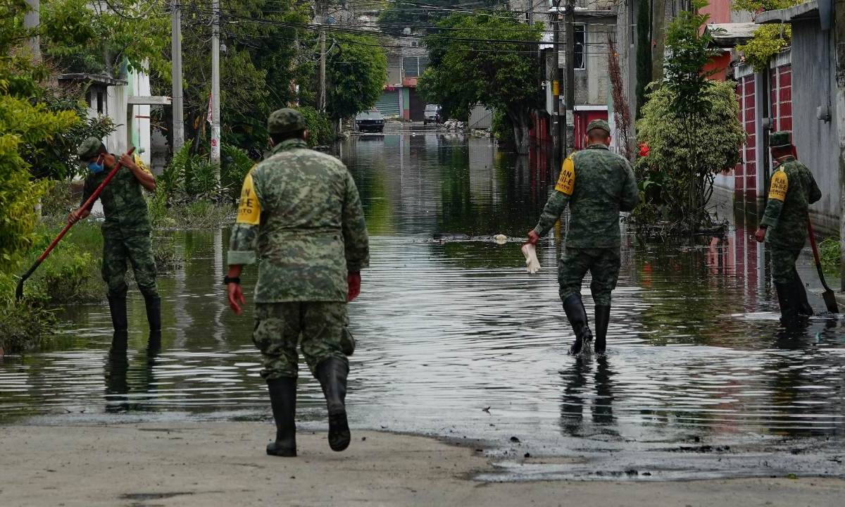 A tres semanas de la tragedia que viven en Chalco por la inundación en cinco colonias, los niveles de la anegación comenzaron a bajar.