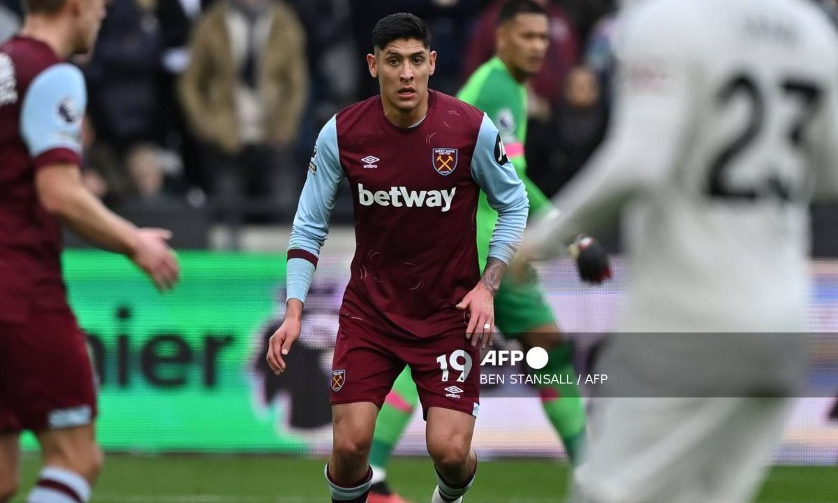 El mexicano Edson Álvarez volvió a las canchas este sábado, luego de una lesión que lo mantuvo inactivo por dos meses.