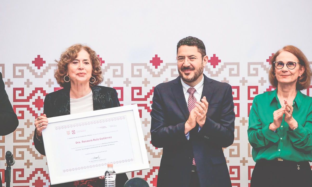 Distinción. Durante la octava sesión de la Red ECOs, Rosaura Ruiz, próxima secretaría de Ciencia, Tecnología e Innovación, recibió un reconocimiento.