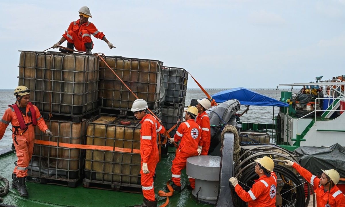 El Servicio de Administración Tributaria (SAT) realizó el embargo precautorio de un millón 401 mil 491 piezas provenientes de China