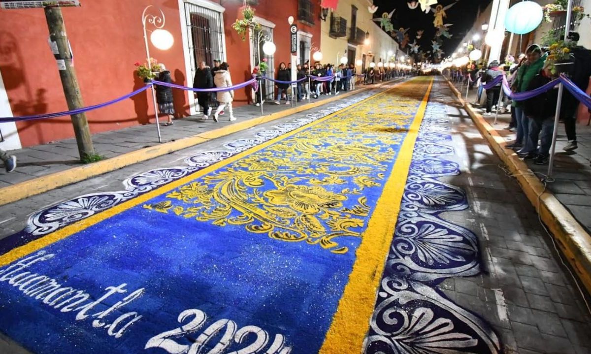 Miles de turistas y tlaxcaltecas de diferentes latitudes volvieron a enamorarse del Pueblo Mágico de Huamantla y sus tradiciones en la ya conocida Noche que Nadie Duerme