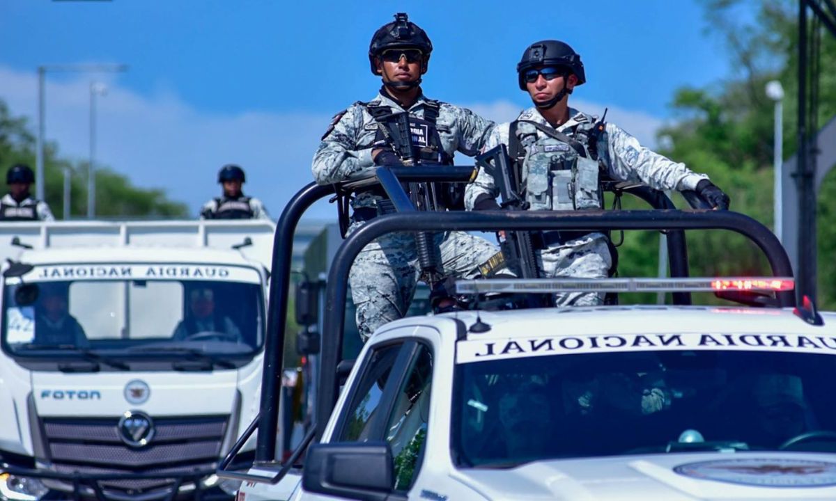 EMBOSCADA. Un comando armado los rodeó cuando revisaban una camioneta en la caseta 2 de la autopista Arco Norte.