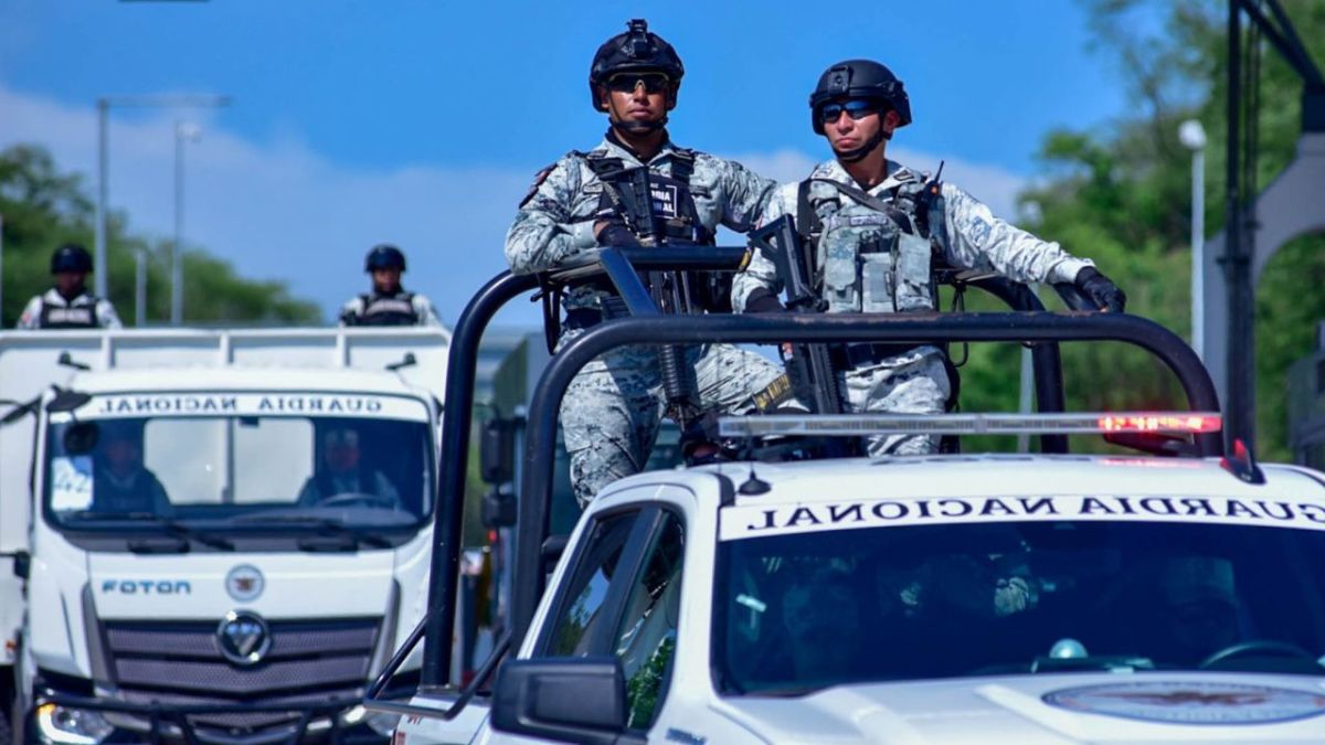 EMBOSCADA. Un comando armado los rodeó cuando revisaban una camioneta en la caseta 2 de la autopista Arco Norte.