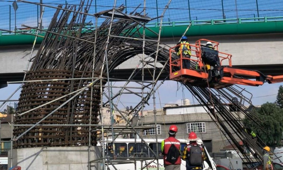 PELIGRO. La estructura presuntamente no soportó su propio peso y se dobló hacia un lado.