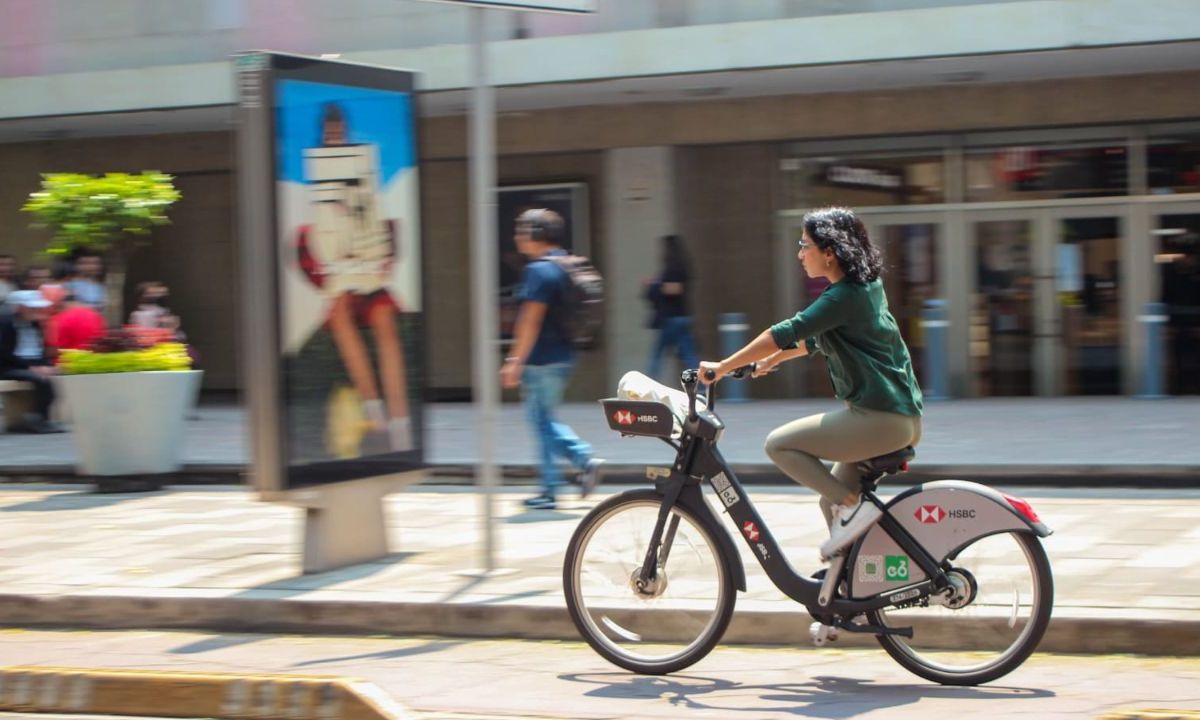 Escuadrilla. Este Sistema de Bicicletas Compartidas de la Semovi cuenta con 9 mil 300 unidades, 689 estaciones y 174 mil 500 usuarios registrados actualmente.