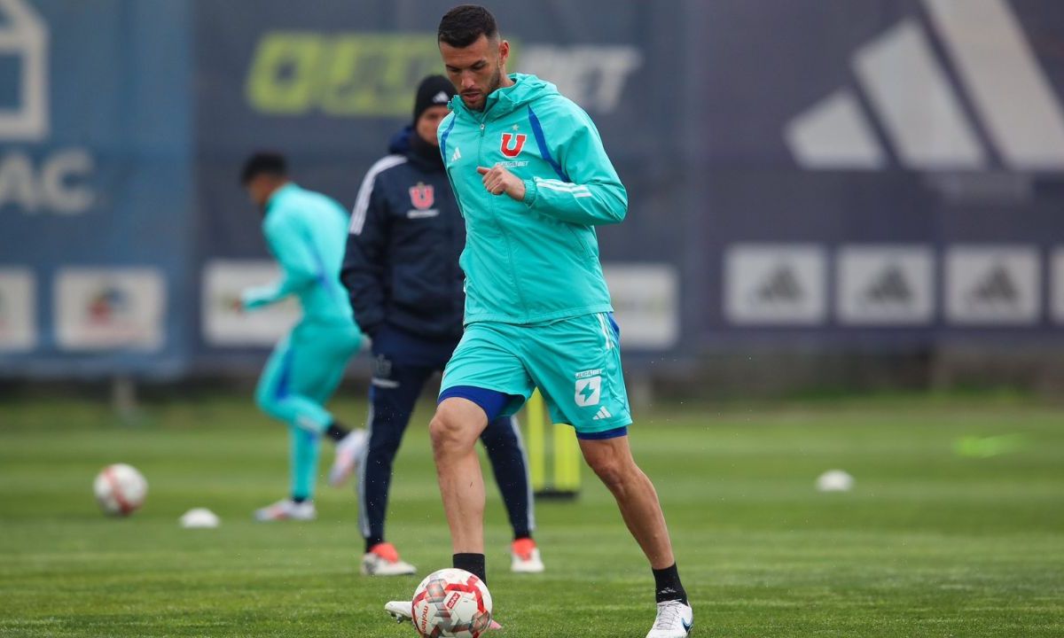 Miles de personas dieron ayer en Montevideo el último adiós al joven futbolista del club Nacional de Uruguay Juan Izquierdo