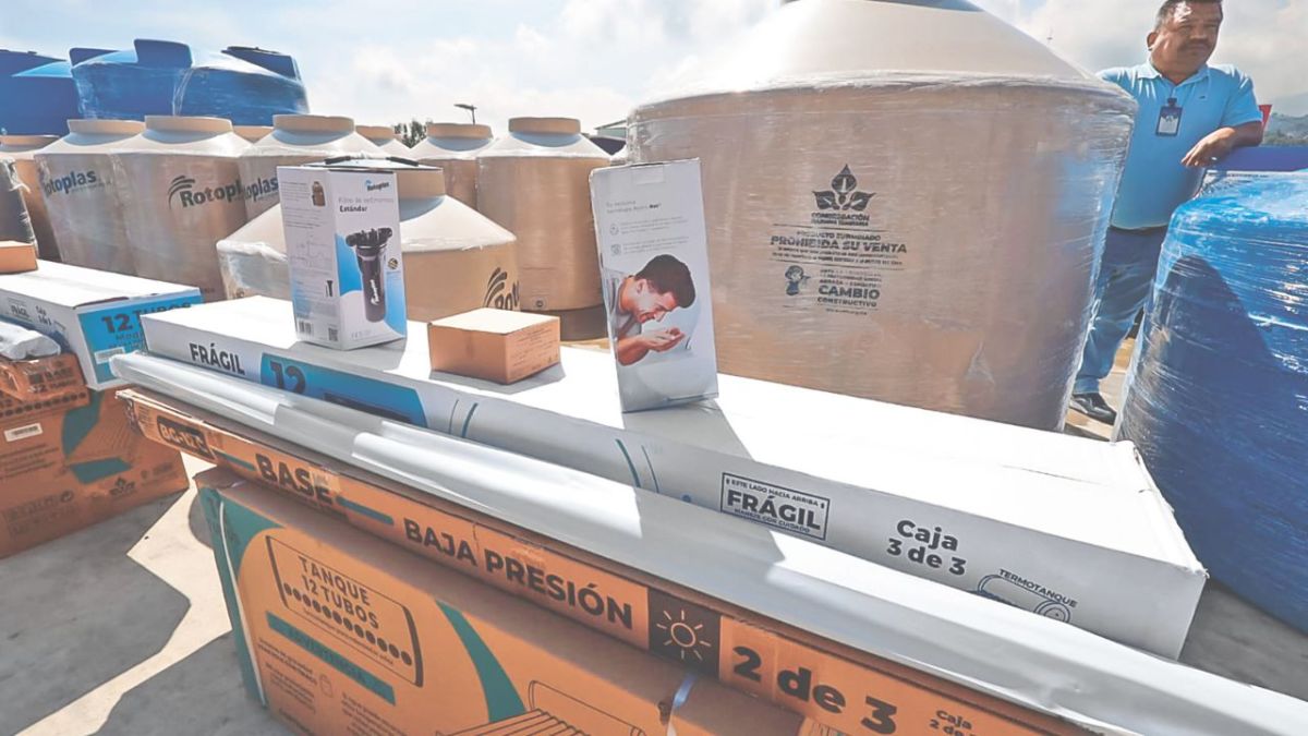 El Gobierno de Huixquilucan busca reforzar el almacenamiento de agua potable en los hogares del municipio, por lo que entregó de enero a julio mil 027 tinacos a habitantes de las 49 comunidades de la localidad