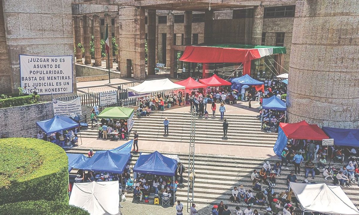 Protesta. En San Lázaro sigue la manifestación contra la reforma, acusan riesgo a la independencia judicial y los derechos laborales.