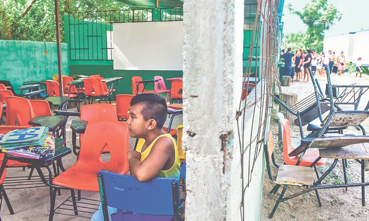 ACAPULCO. A 10 meses del paso del huracán Otis, que causó grandes afectaciones, varias escuelas aún continúan con severas afectaciones, lo que impidió que los alumnos fueran al aula.