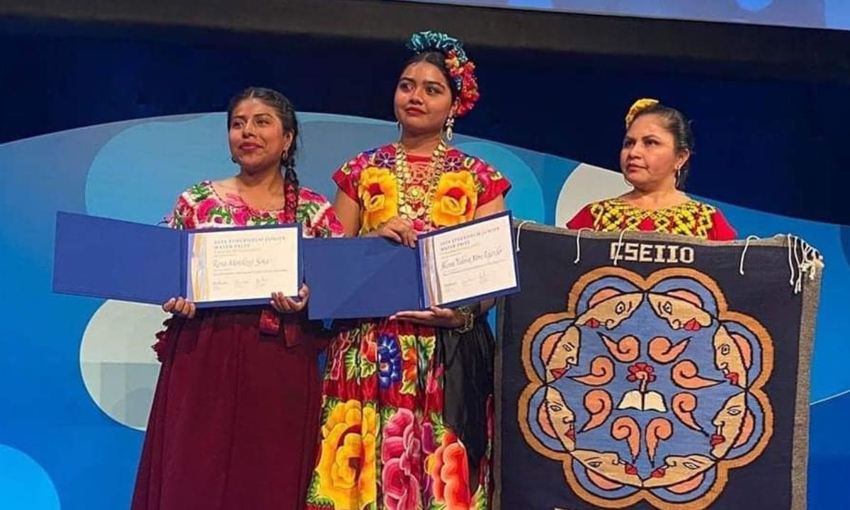 ESTOCOLMO. Las alumnas de 16 y 17 años recibieron un Diploma a la Excelencia por su proyecto de filtro casero.