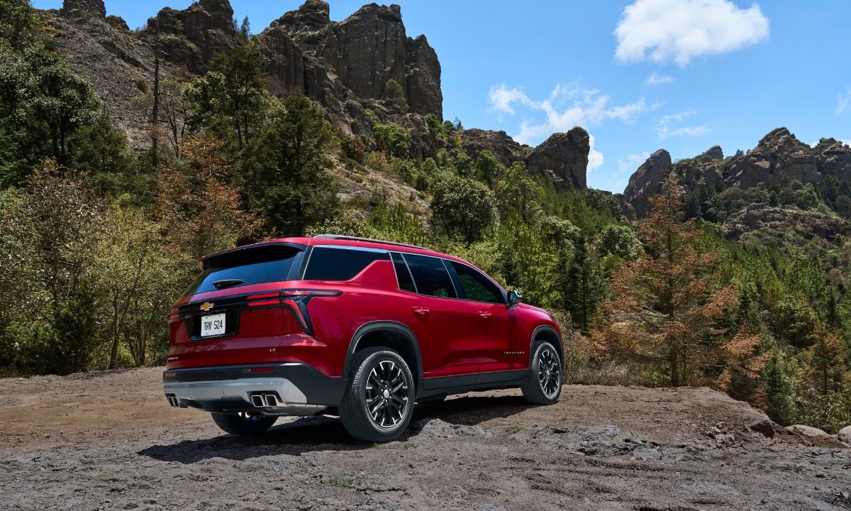 Con cambios significativos en la tecnología, la estética, pero sobre todo en el motor, que ahora es de cuatro cilindros, la tercera generación de este modelo llega con "bombo y platillo" a México