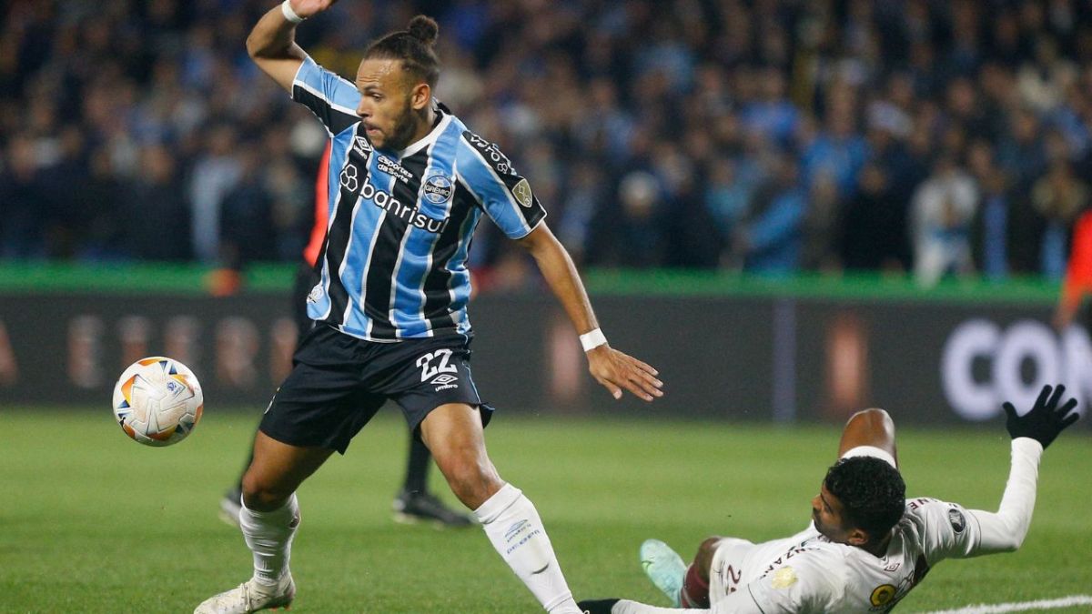 Con tantos de Reinaldo da Silva en un lapso de tres minutos en la parte final del encuentro, el Gremio venció a Fluminense en el primer partido de octavos de final de la Copa Libertadores