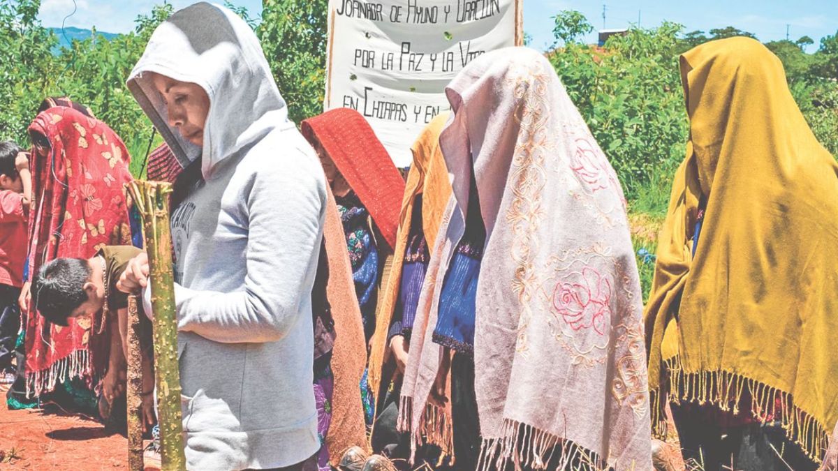 Luego de haber encontrado un pozo que utiliza el crimen como crematorio clandestino en Nogales, Sonora, madres buscadoras no pudieron acceder al predio para exhumar los resto