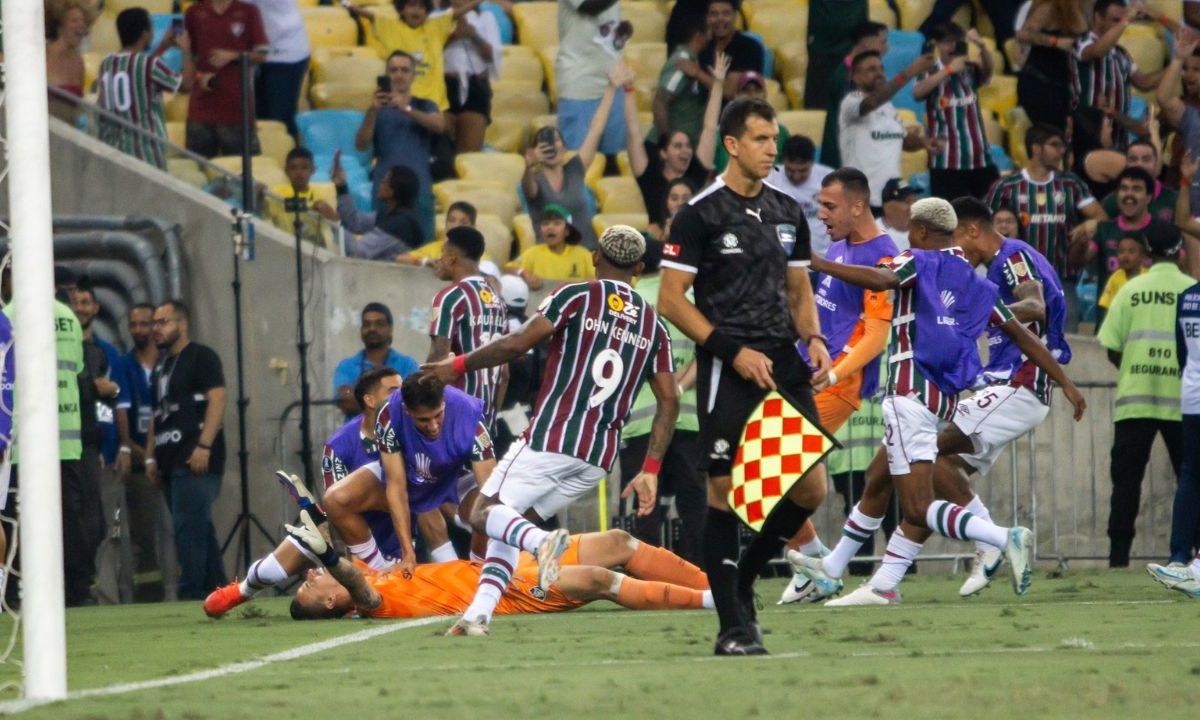 El campeón Fluminense avanzó a los cuartos de final en la Copa Libertadores tras vencer a Gremio desde los once pasos con un resultado final de 4-2