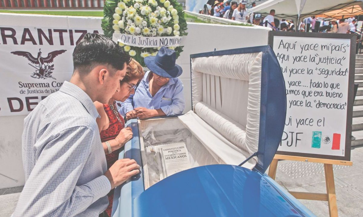 Protesta. Desde las primeras horas de este miércoles empleados sindicalizados del Poder Judicial realizaron un plantón permanente en contra de la reforma.