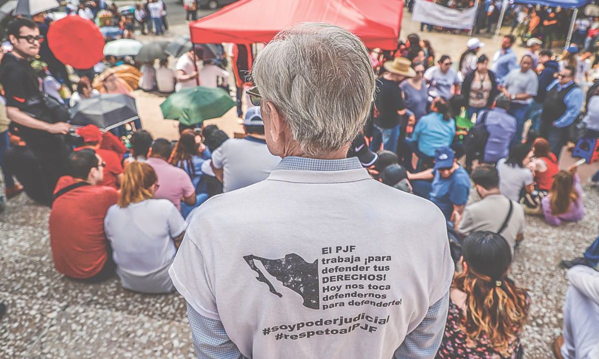 Firmes. Previo a la discusión del dictamen en San Lázaro, trabajadores aseguran que solo se atenderán los casos urgentes