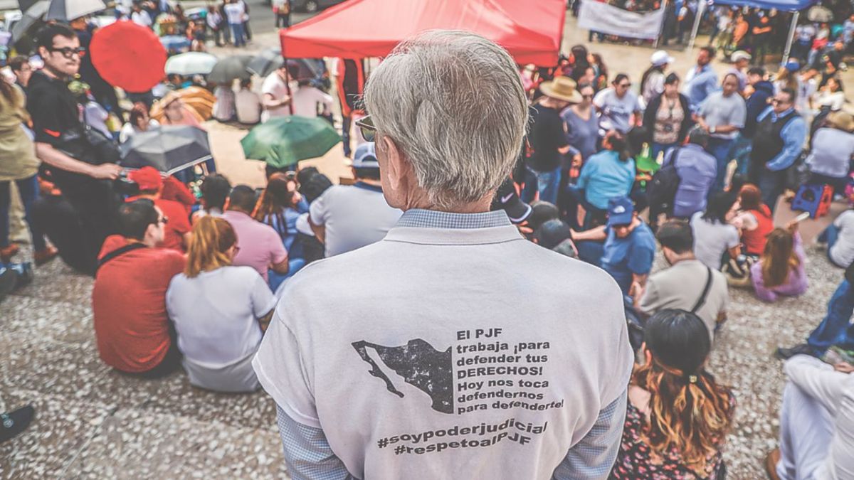 Firmes. Previo a la discusión del dictamen en San Lázaro, trabajadores aseguran que solo se atenderán los casos urgentes