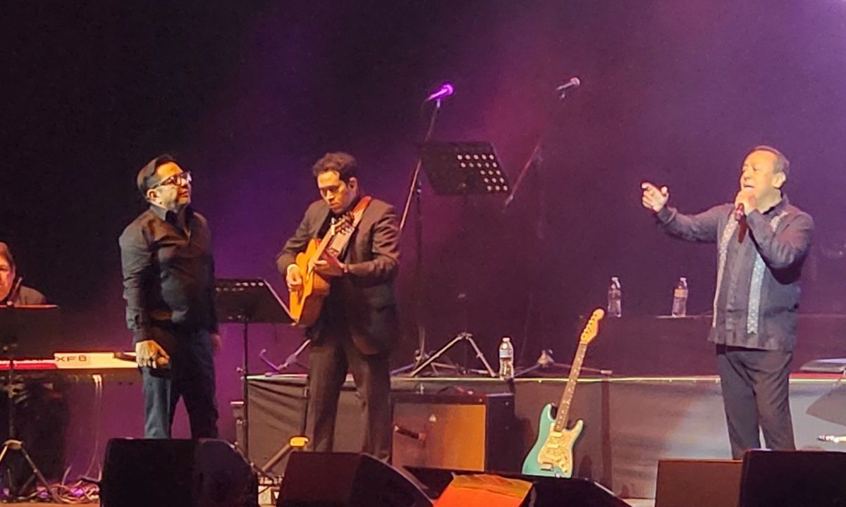 Carlos Macías enamoró a los asistentes a su concierto con sus baladas en un show histórico para su carrera