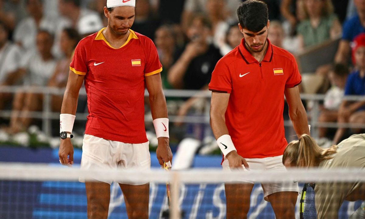 La dupla española de Rafael Nadal y Carlos Alcaraz se despidió de París al caer ante los estadounidenses Rajeev Ram y Austin Krajicek por 6-2 y 6-4