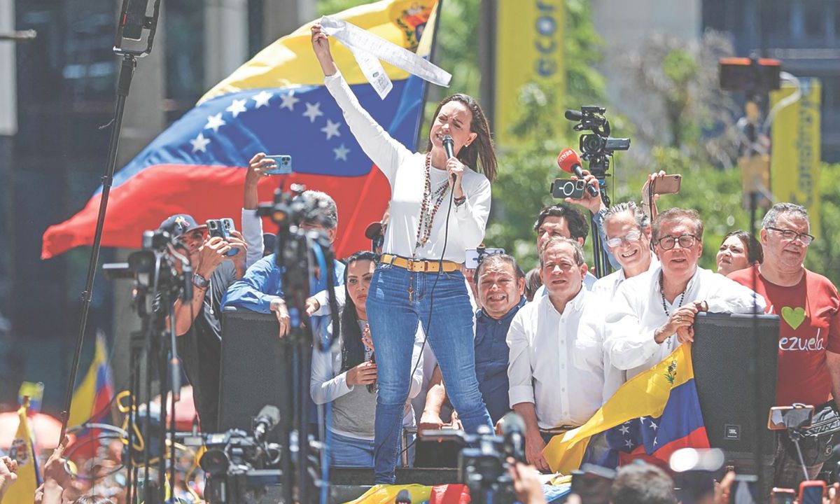 Fraude. El régimen de Maduro celebra su reelección en medio de acusaciones de manipulación electoral, a un mes de las elecciones.