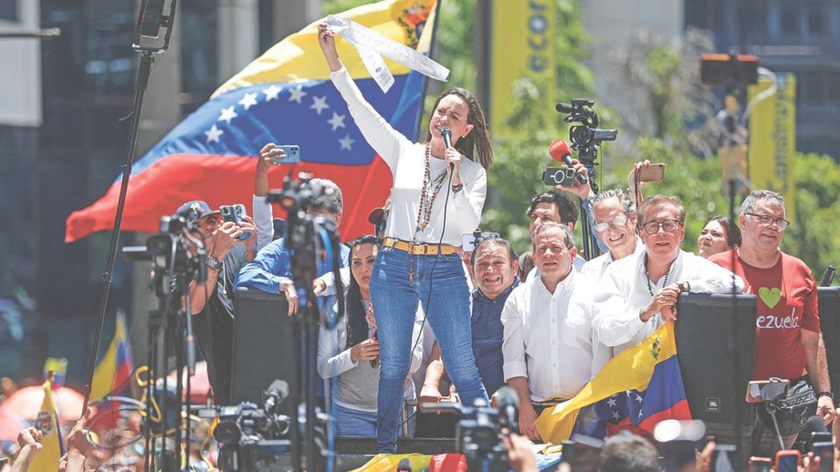 Fraude. El régimen de Maduro celebra su reelección en medio de acusaciones de manipulación electoral, a un mes de las elecciones.