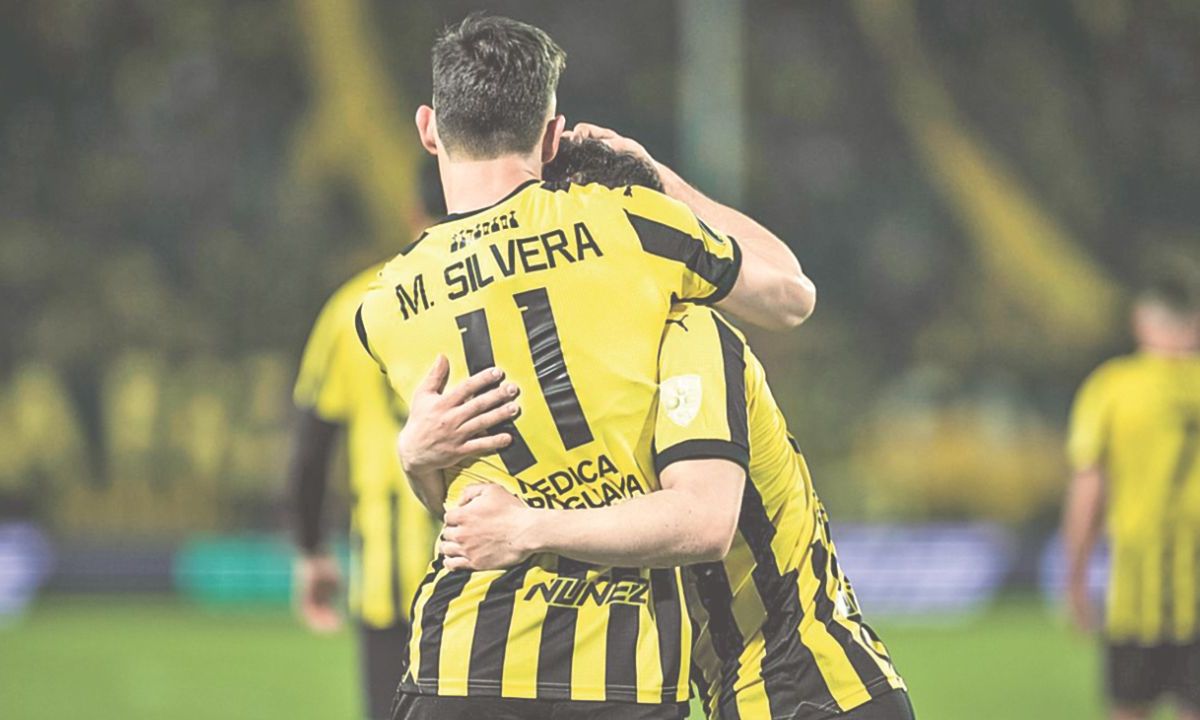 Peñarol goleó 4-0 a The Strongest, en el partido disputado en Uruguay por los octavos de final de la Copa Libertadores de América