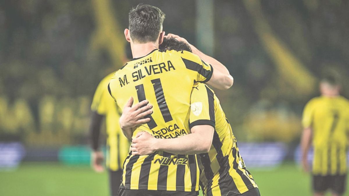 Peñarol goleó 4-0 a The Strongest, en el partido disputado en Uruguay por los octavos de final de la Copa Libertadores de América