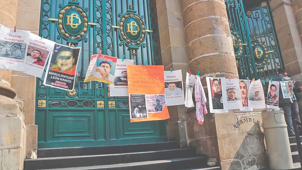 Activismo. El Congreso promovió que ningún deudor ocupara un cargo público; incluso, colocaron tendederos con fotos de los infractores.