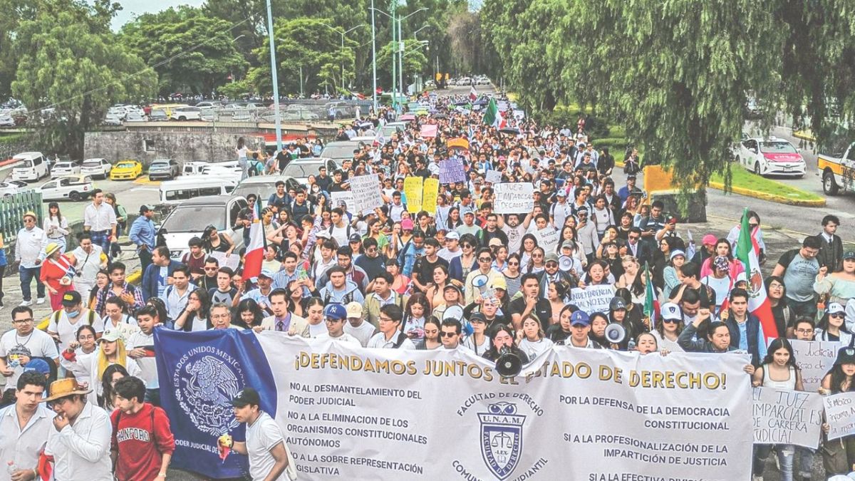 Siendo el futuro del Derecho en México, cientos de estudiantes tomaron las calles para protestar contra la reforma al Poder Judicial impulsada por el presidente Andrés Manuel López Obrador