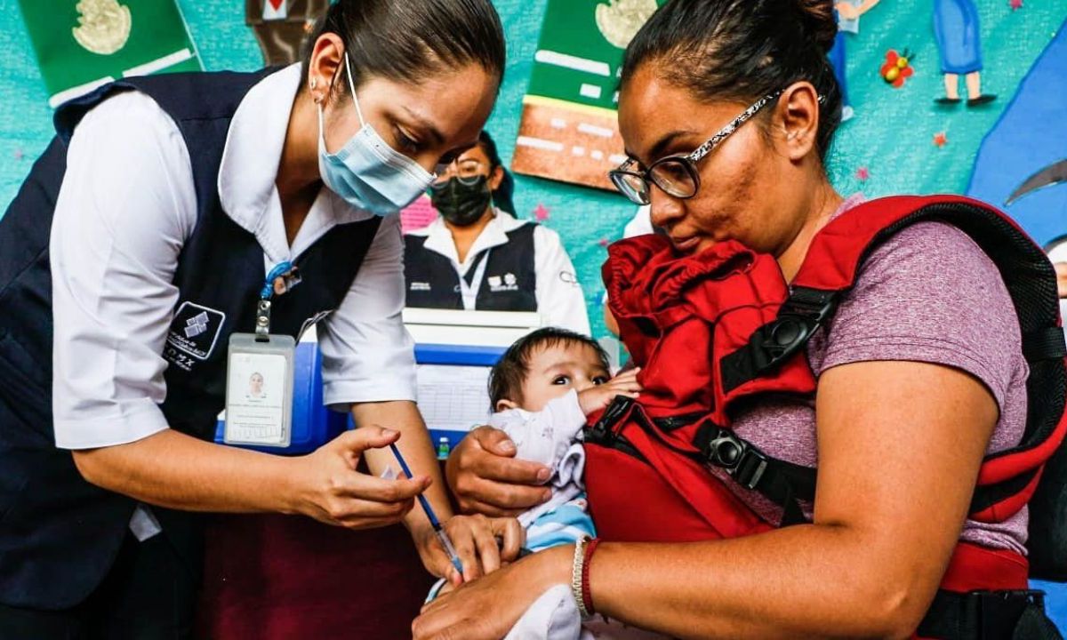 Prioridad. En la jornada de salud se intensifica la vacunación a niñas y niños, de cero a nueve años, quienes reciben las dosis que les haga falta.