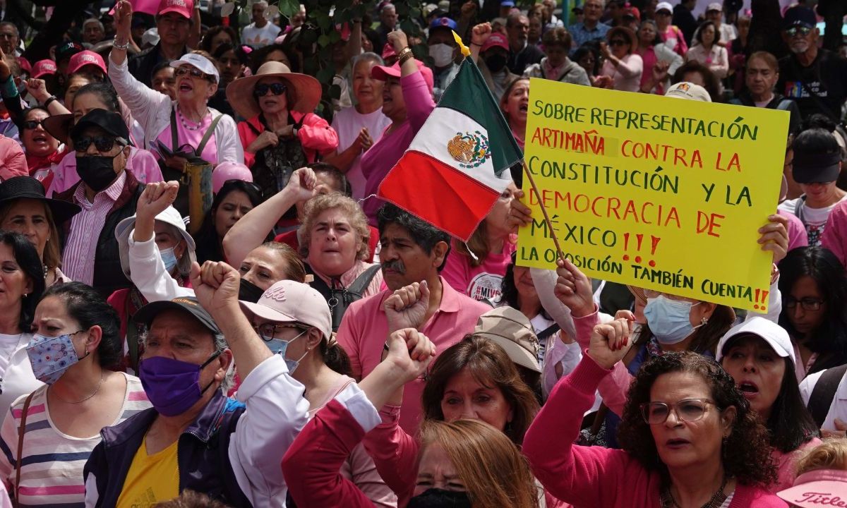 Postura. La Marea Rosa se ha mostrado en contra de la sobrerrepresentación de Morena en el Congreso de la Unión en diversas ocasiones.