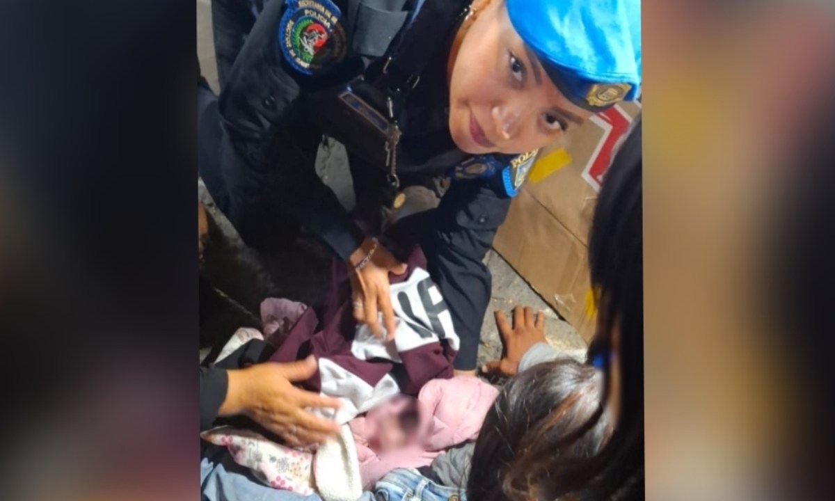 Foto: SSC/Policía ayuda a nacer a bebe