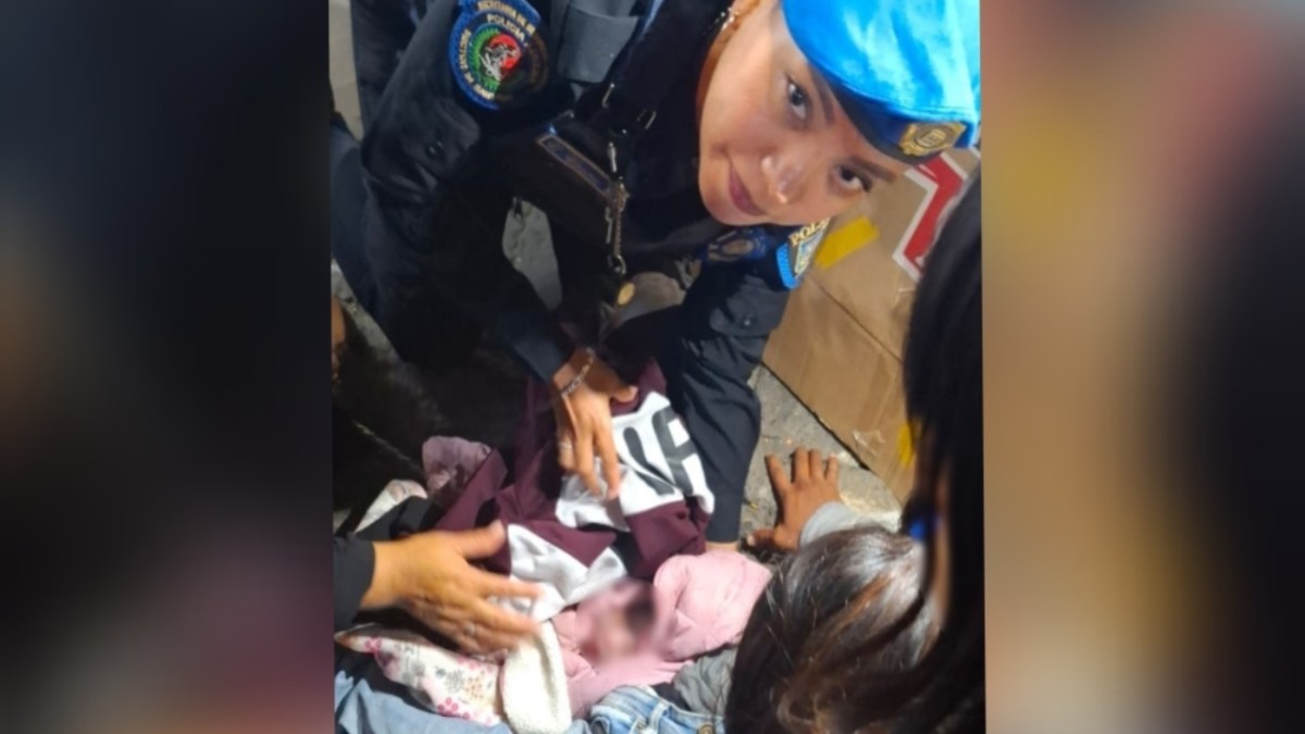 Foto: SSC/Policía ayuda a nacer a bebe