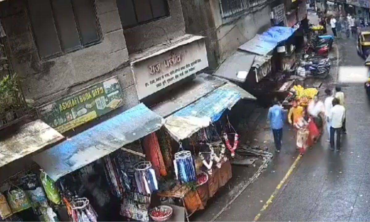 Perro cayó de 5 pisos de un edificio y quedó encima de la niña