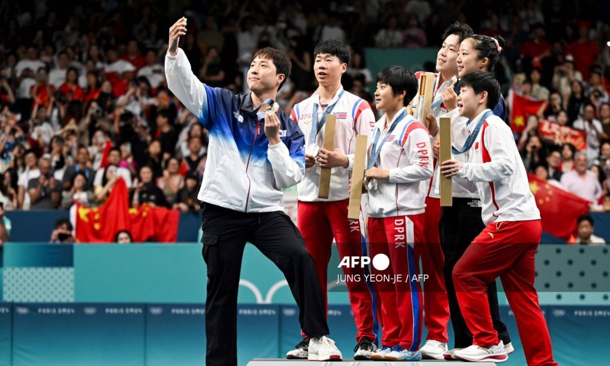 La épica selfie, tomada en París 2024, entre jugadores de tenis de mesa de Corea del Sur, Corea del Norte y China, tendría consecuencias