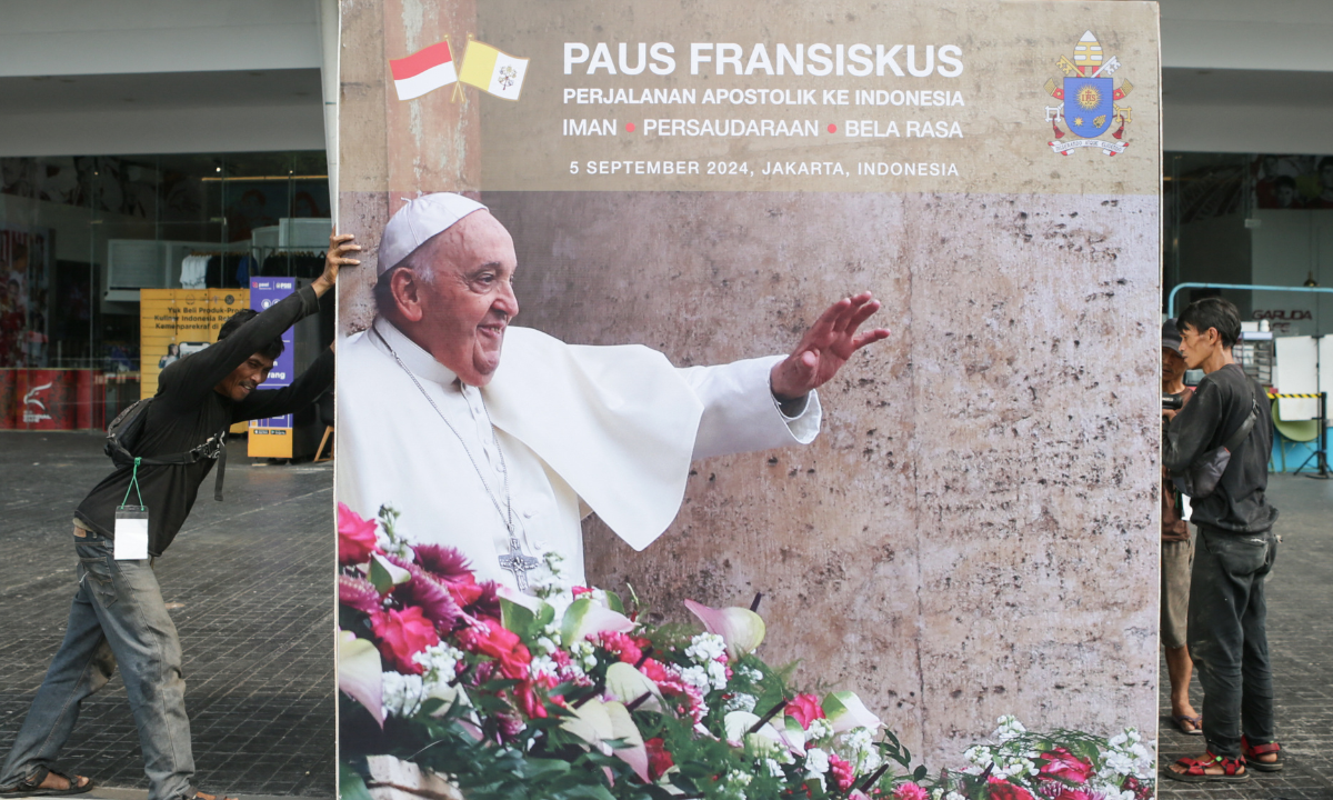 El papa Francisco llega a Indonesia; primer parada de su gira más larga