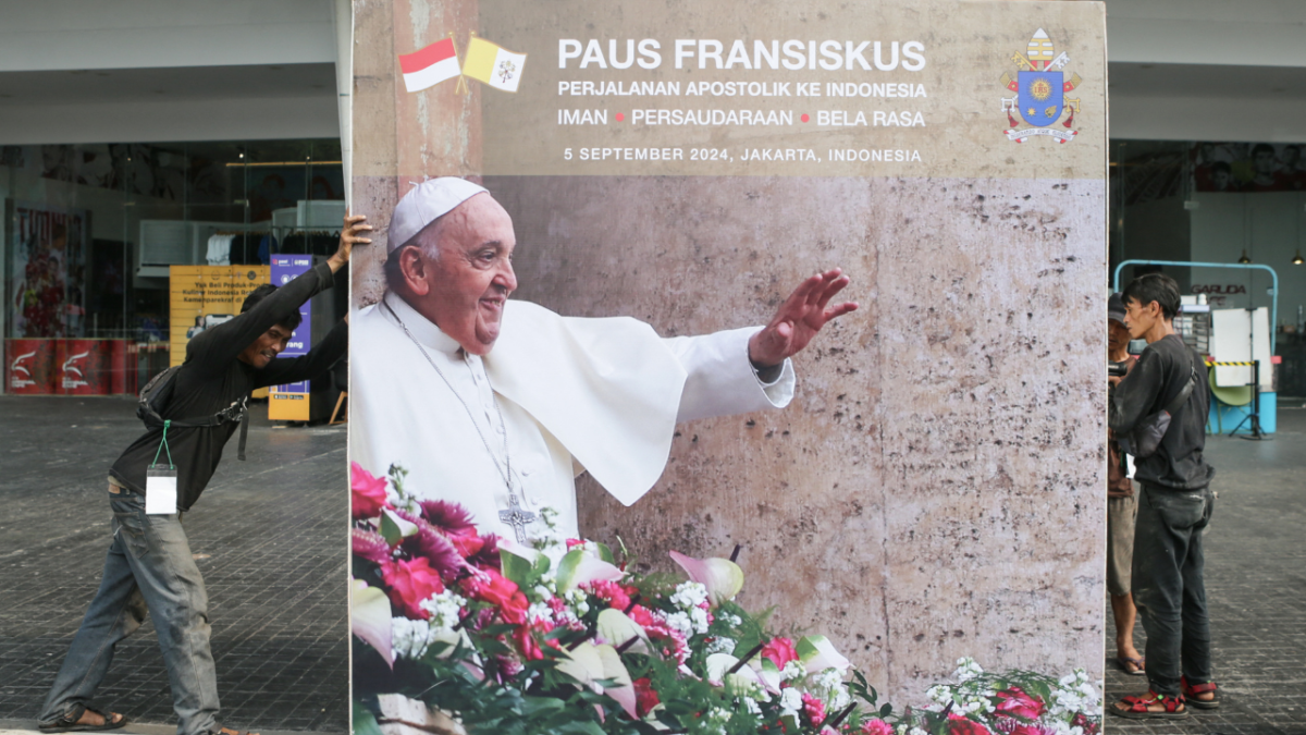 El papa Francisco llega a Indonesia; primer parada de su gira más larga