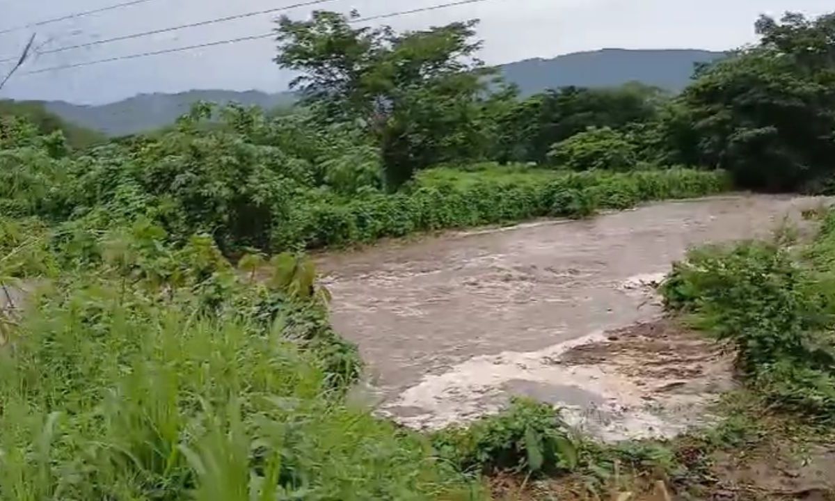 Las intensas lluvias provocadas por los remanentes de la tormenta tropical "John" han cobrado la vida de una persona en Oaxaca