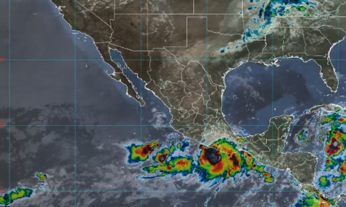 Huracán John se intensifica a categoría 2 y se dirige a las costas de Oaxaca y Guerrero