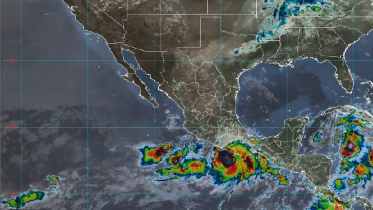 Huracán John se intensifica a categoría 2 y se dirige a las costas de Oaxaca y Guerrero