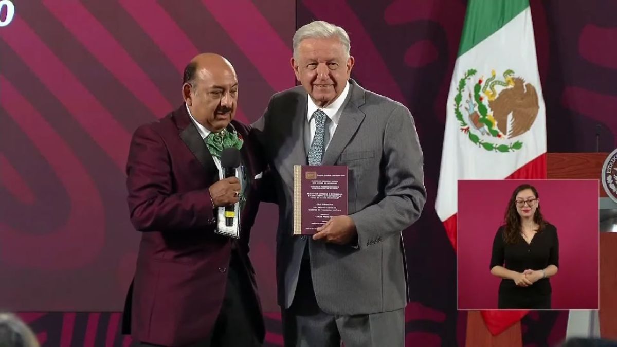 Niegan aval a la tesis de Lord Molécula; AMLO la firmó