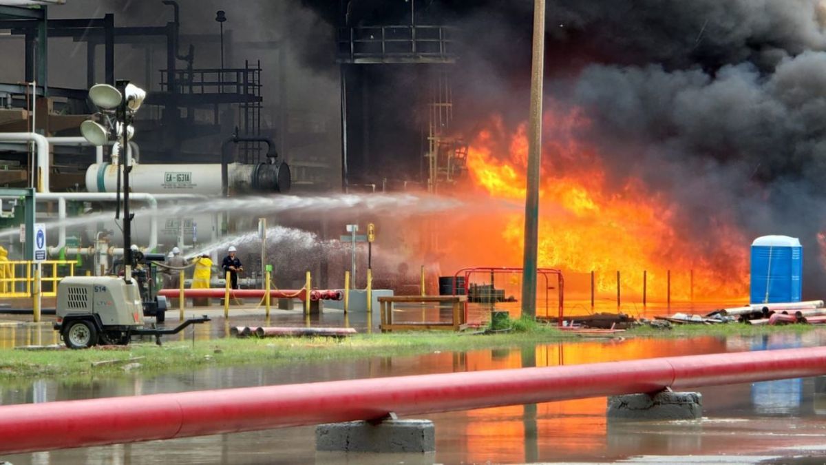 Se registra incendio en refinería de Salina Cruz