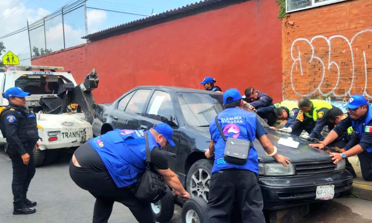 Operativos de chatarrización permiten retirar casi mil vehículos en colonias de Coyoacán