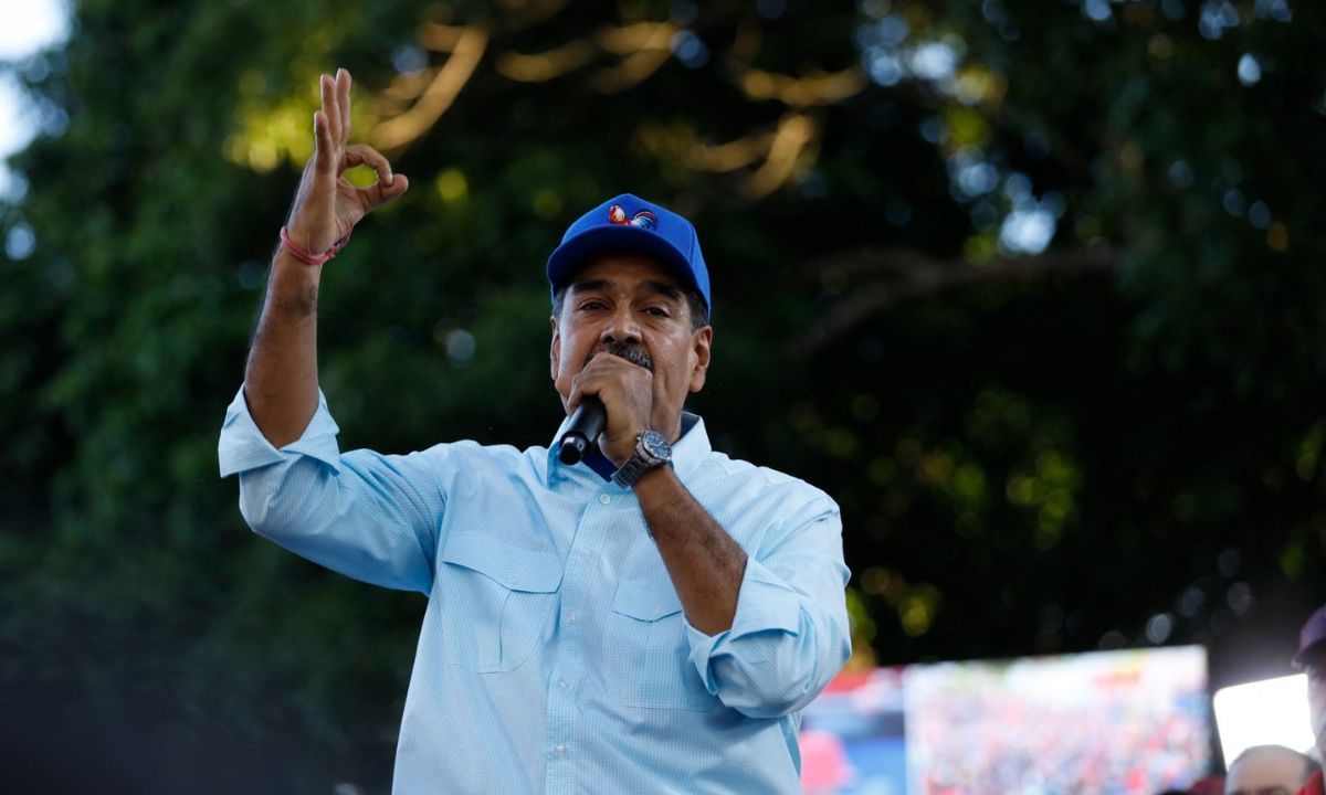 Maduro pide "leyes antifascistas severas" para que Venezuela se "cure en salud"