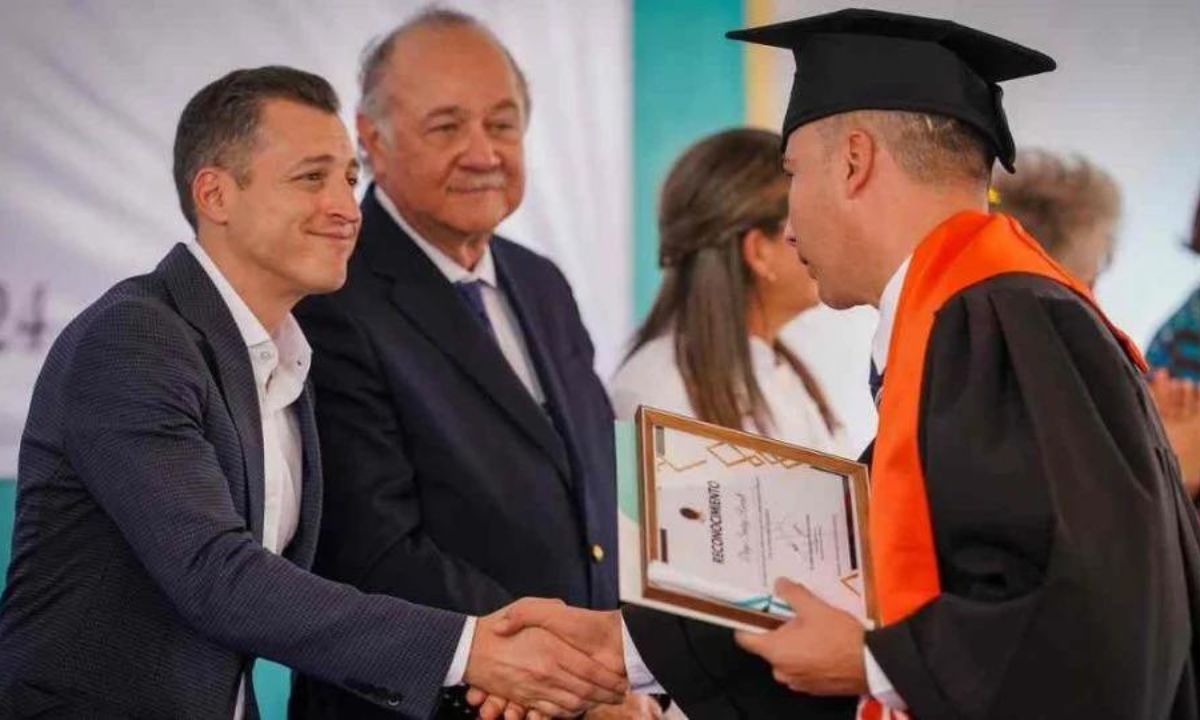 Graduación de Diego Santoy