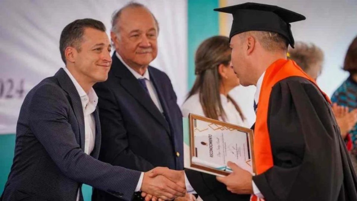 Graduación de Diego Santoy