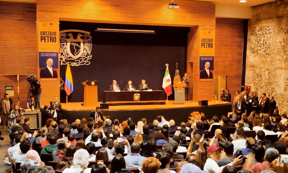 Petro critica el orden internacional en conferencia en la UNAM