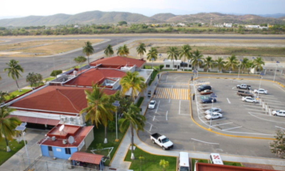 Aeropuerto Internacional PE suspende actividades por huracán